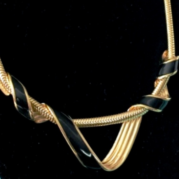 VTG MONET Gold and Black Enamel NECKLACE - Picture 8 of 10